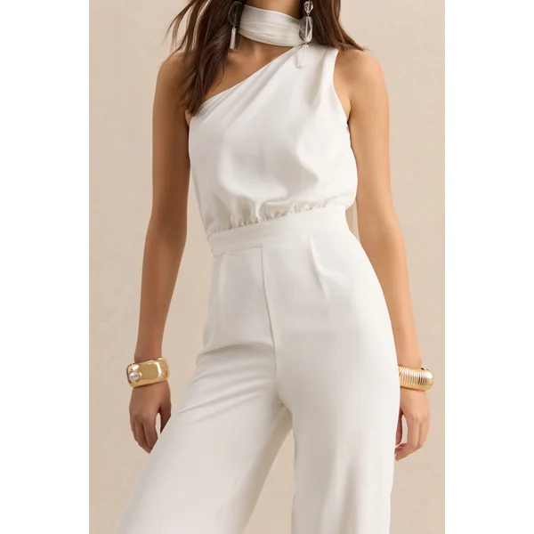 Gliselle | Combinaison blanche à encolure asymétrique avec cape