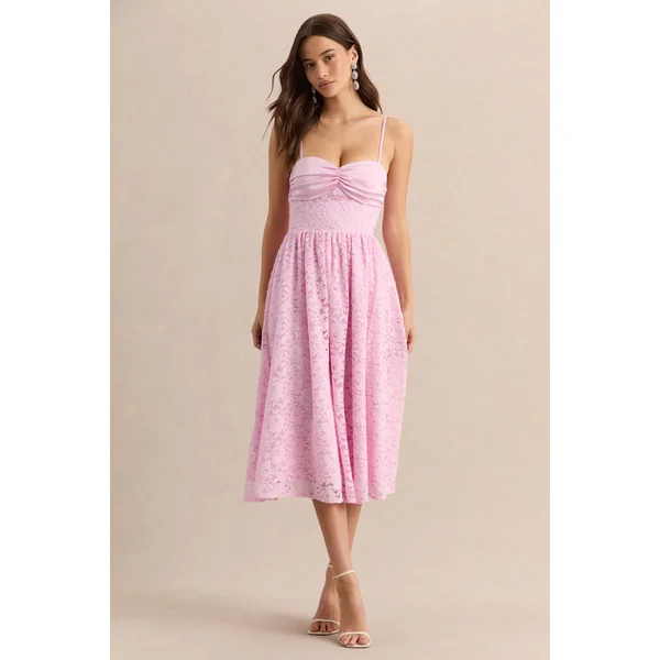 Gloriana | Robe mi-longue en dentelle rose à encolure cœur