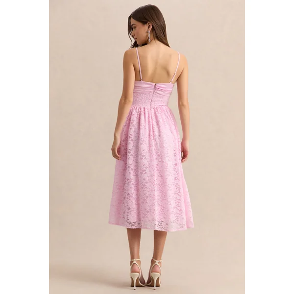 Gloriana | Robe mi-longue en dentelle rose à encolure cœur