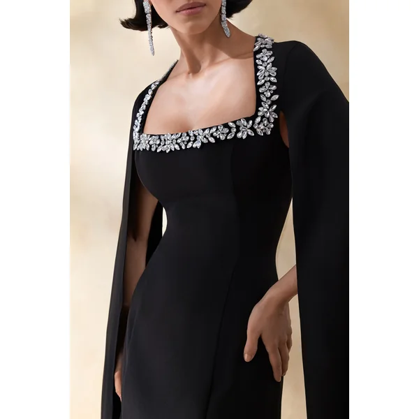 Glossy | Robe longue noire encolure carrée à manches cape et ornements scintillants