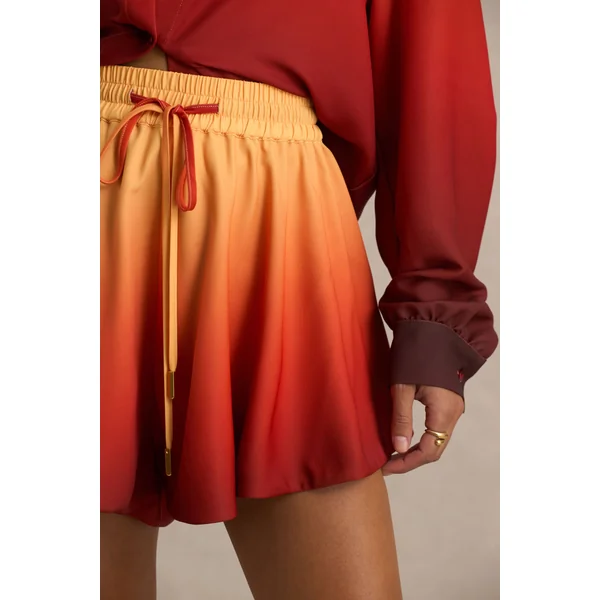 Gold Coast | Shorts en satin ombré avec détail à cordon de serrage.