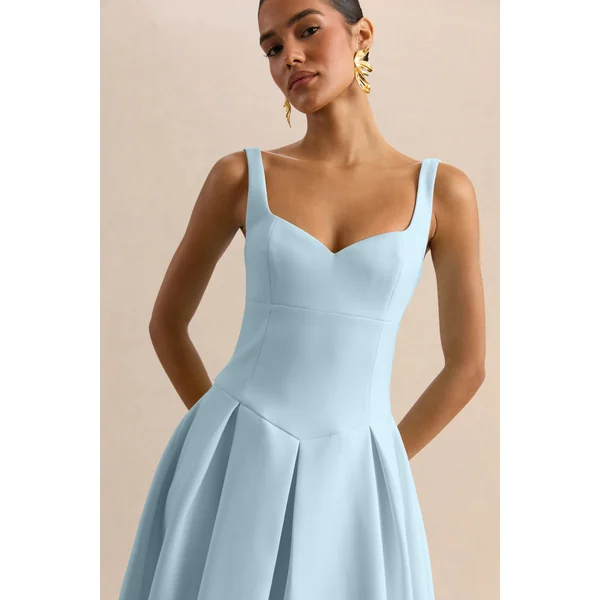 Greta | Robe mi-longue bleu poudré à décolleté cœur
