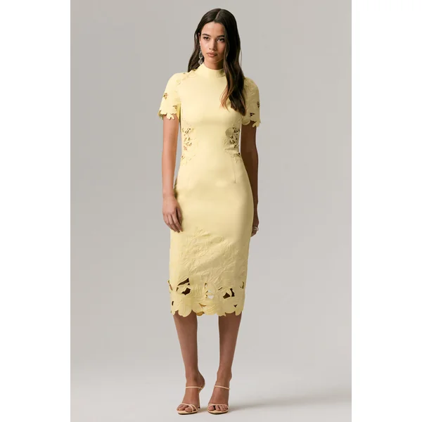 Guest List | Robe mi-longue citron à col montant avec détails en crochet ajouré