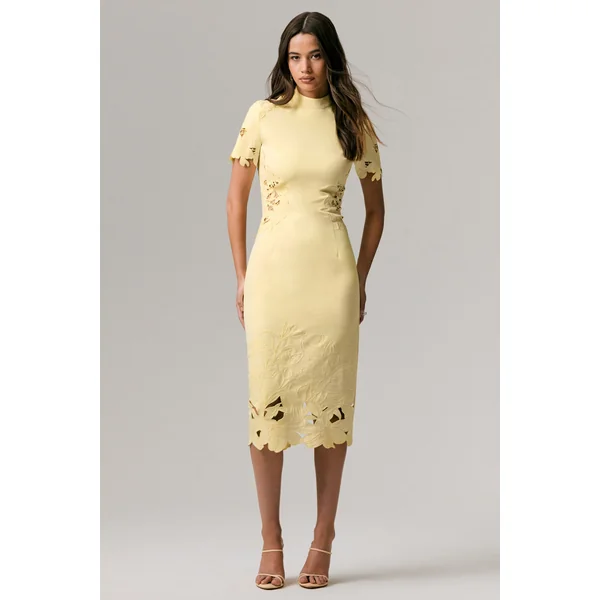 Guest List | Robe mi-longue citron à col montant avec détails en crochet ajouré