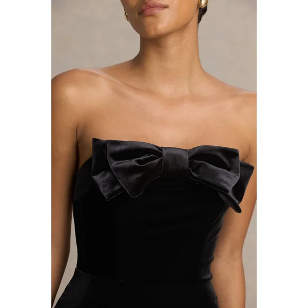 Illusion | Robe longue en velours noir à encolure bandeau avec nœud décoratif