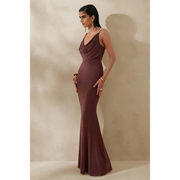 Iridessa | Robe longue brune à décolleté plongeant