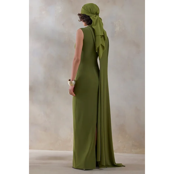 Isdelia | Robe longue verte à encolure asymétrique avec manche cape