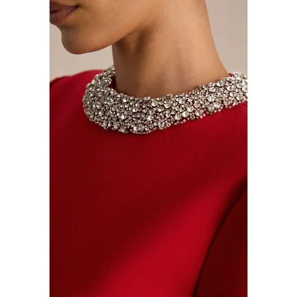 Jackie | Robe Mini Rouge à Encolure Haute Ornée de Strass