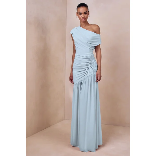 Kady | Robe longue bleu poudré à encolure asymétrique avec fronces