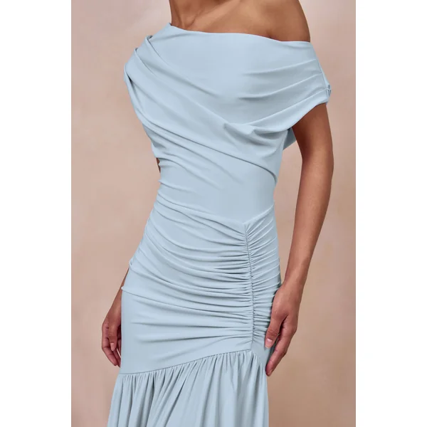 Kady | Robe longue bleu poudré à encolure asymétrique avec fronces