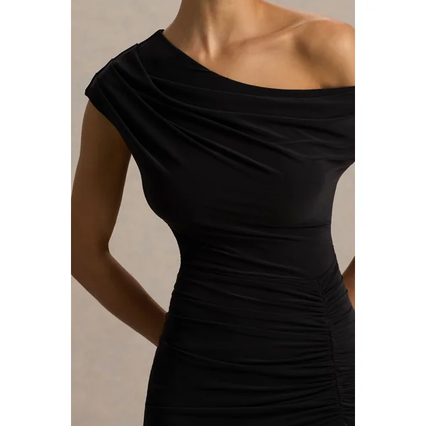 Kady | Robe longue noire à encolure asymétrique avec détail froncé et fente haute sur le devant