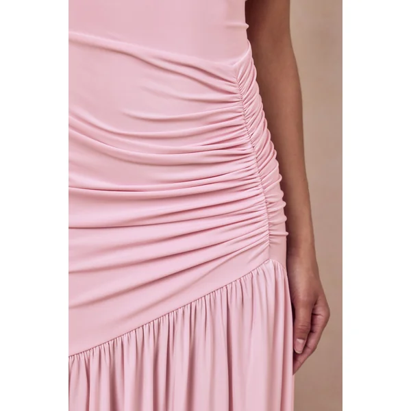 Kady | Robe longue rose à encolure asymétrique avec fronces