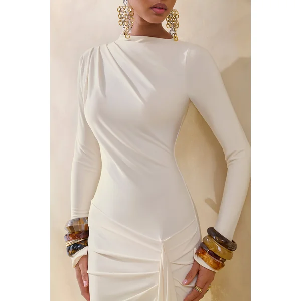 Karessa | Robe longue crème à encolure haute avec détails froncés et fente haute sur le devant