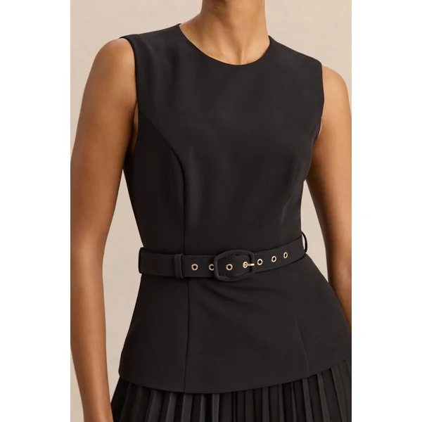 Karienne | Top noir à encolure ronde avec détail ceinture
