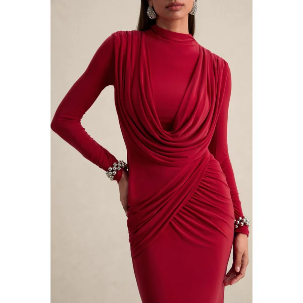 Karinthia | Robe longue rouge à encolure haute et détails drapés