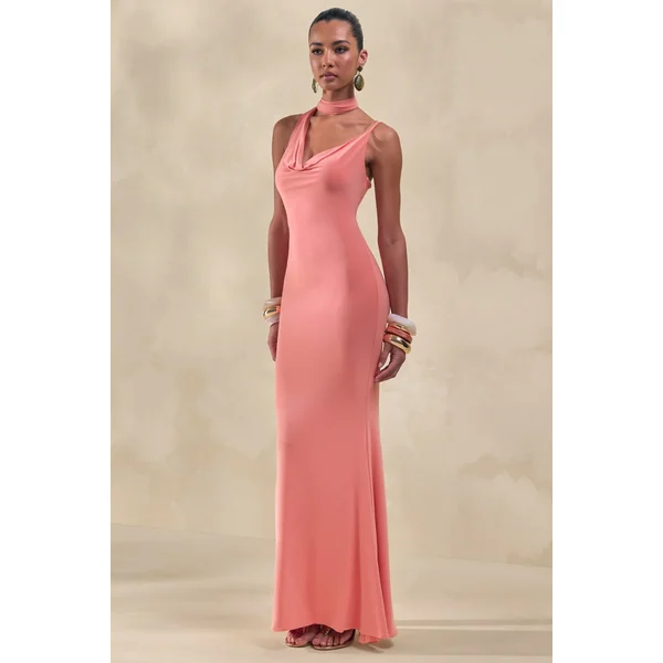 Kenza | Robe longue corail à encolure asymétrique avec détail foulard
