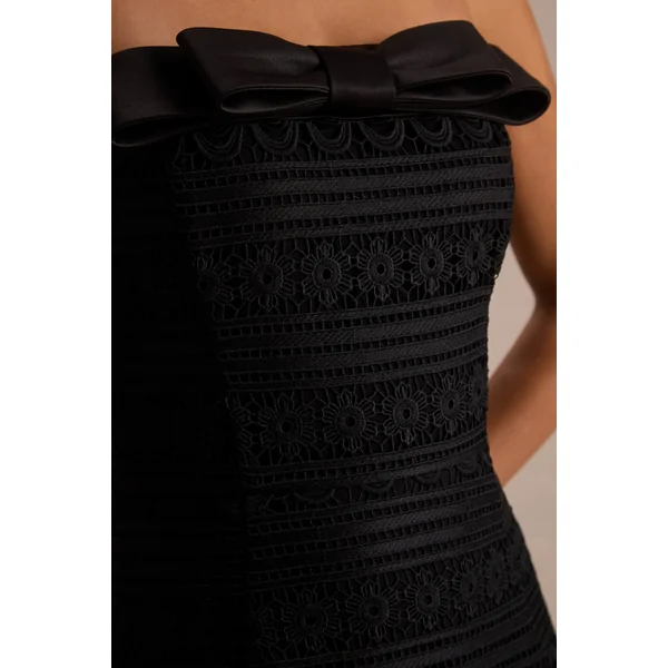 Kerry | Mini-robe bandeau en dentelle noire
