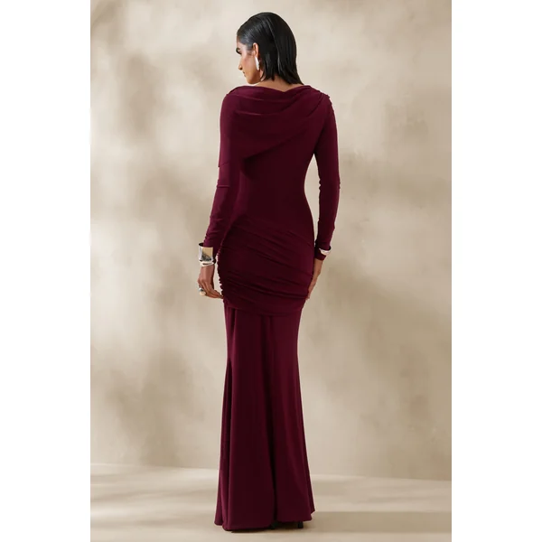 Kessara | Robe longue bordeaux à encolure asymétrique avec écharpe et détails froncés