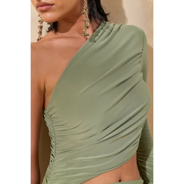 Kinsley | Robe longue olive à encolure asymétrique avec détail ajouré sur le corps