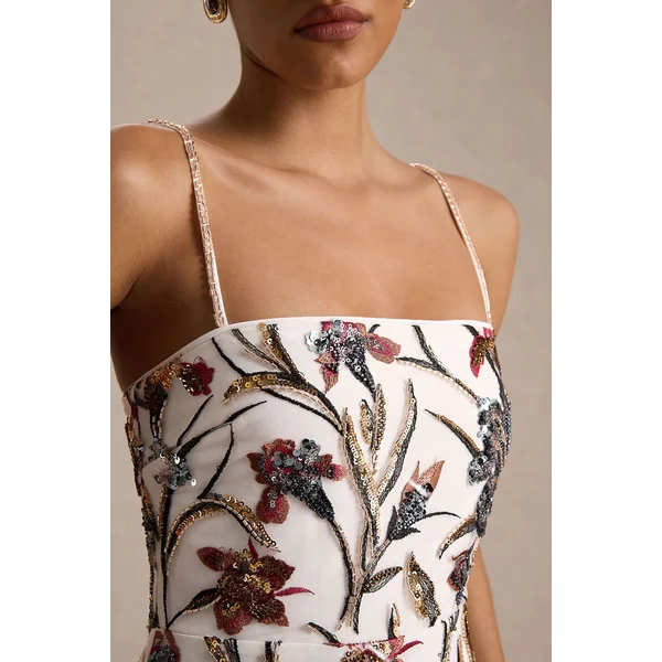 Kyle | Robe Longue Crème à Encolure Carrée Ornée de Sequins et de Fleurs
