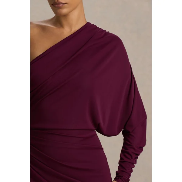 Lola | Robe longue bordeaux à encolure asymétrique avec fronces et fente avant haute