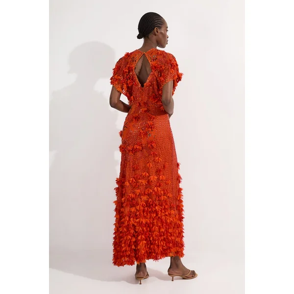 Longue robe maxi tissée à broderie et appliqués, manches d'ange