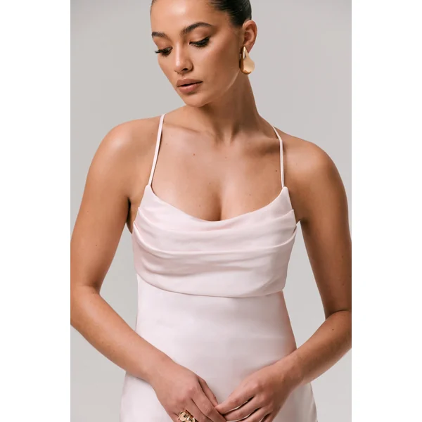 Lucie | Robe longue en satin rouge ombré à col bénitier