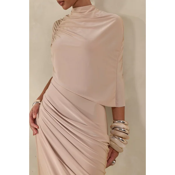 Lunaline | Robe longue champagne à encolure haute avec cape asymétrique et détails drapés