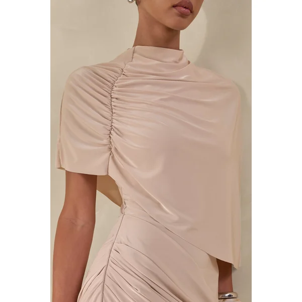 Lunaline | Robe longue champagne à encolure haute avec cape asymétrique et détails drapés