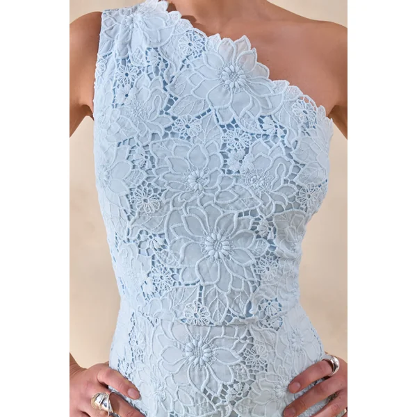 Lunia | Robe longue bleu poudré en broderie anglaise à encolure asymétrique