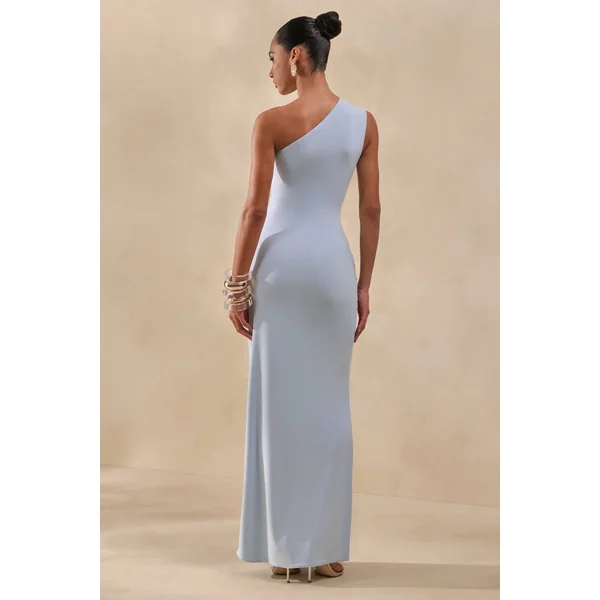 Lunoria | Robe longue bleu poudré à encolure asymétrique et détails froncés