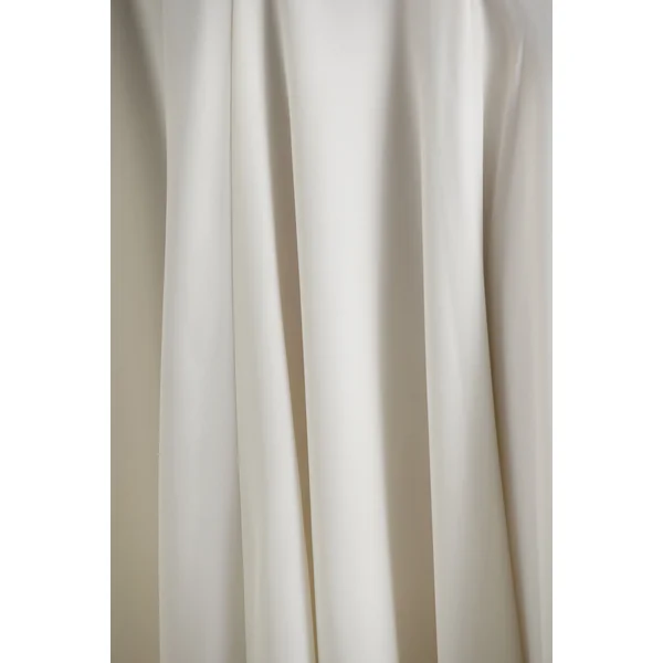 Luscious | Robe longue blanche et noire encolure haute taille basse et détail nœud