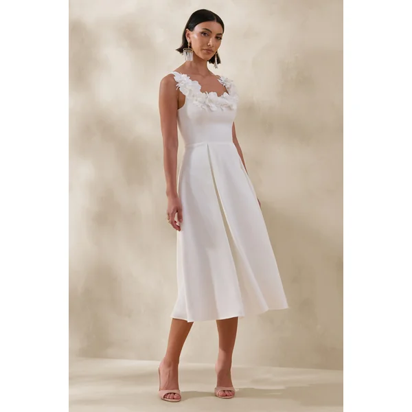 Maelle | Robe mi-longue blanche à encolure arrondie avec détails de corsage