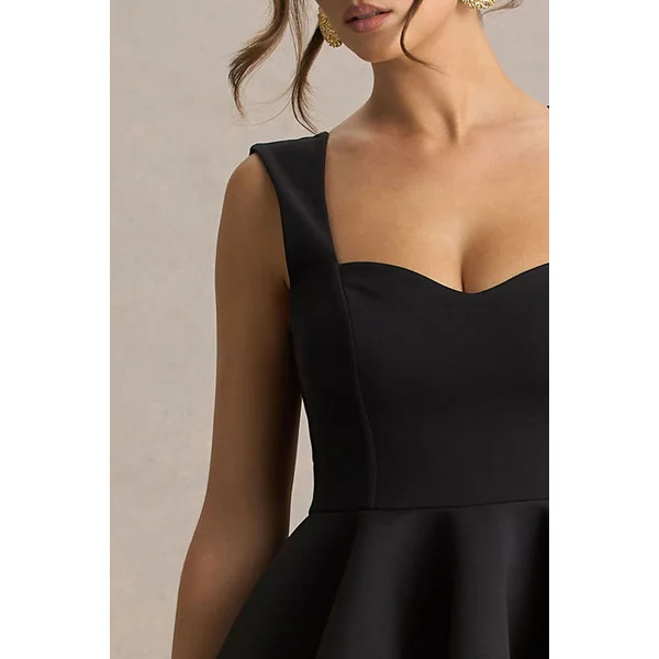 Malia | Mini-robe noire patineuse à encolure en cœur