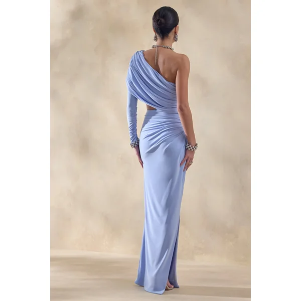 Malika | Robe longue bleu poudré à encolure asymétrique avec découpe et détails froncés
