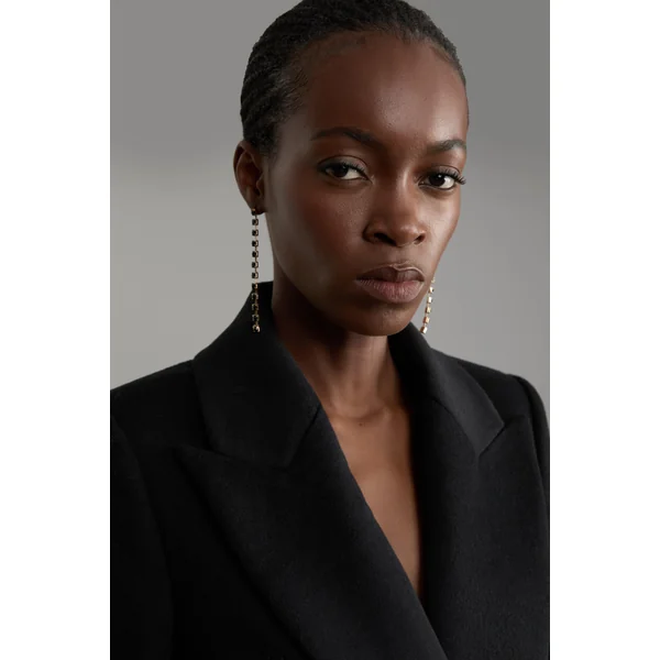 Manteau mi-long sur mesure à double boutonnage en mélange de laine avec appliques en satin embellies
