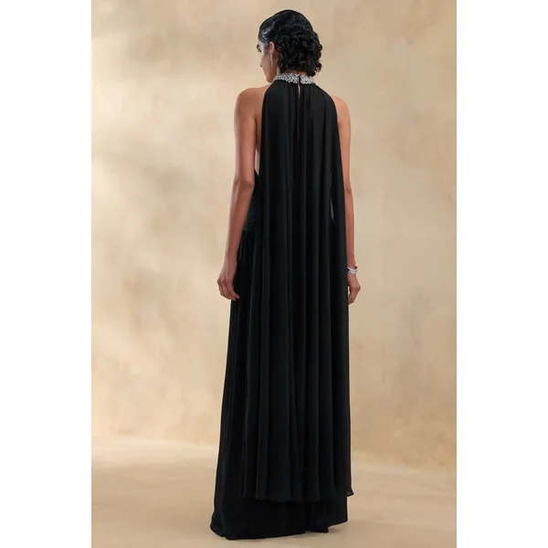 Marie | Robe longue noire à encolure américaine ornée