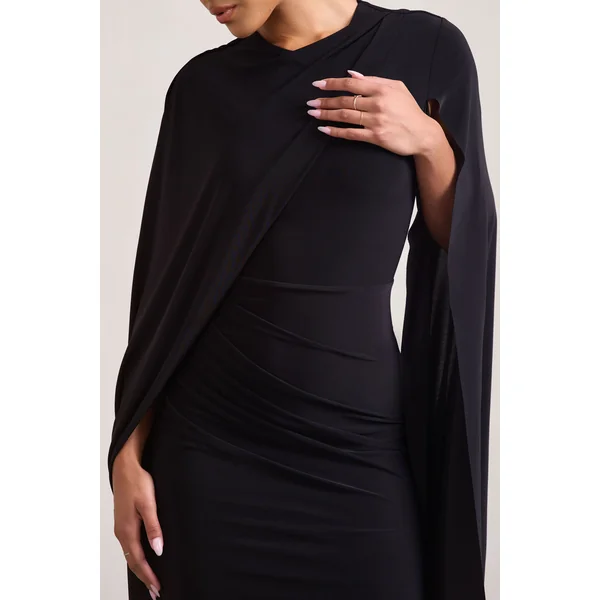 Marysol | Robe mi-longue noire asymétrique avec cape