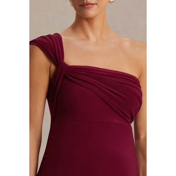 Mila | Robe longue bordeaux à encolure asymétrique