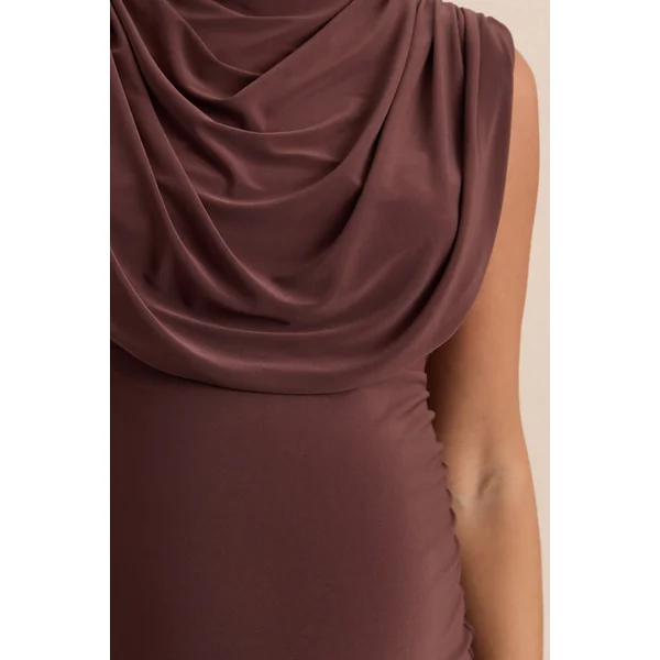 Milaine | Robe de maternité mi-longue marron foncé à encolure ronde et manches cape