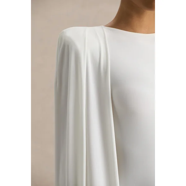 Mimi | Robe longue blanche à col haut et manches-capes