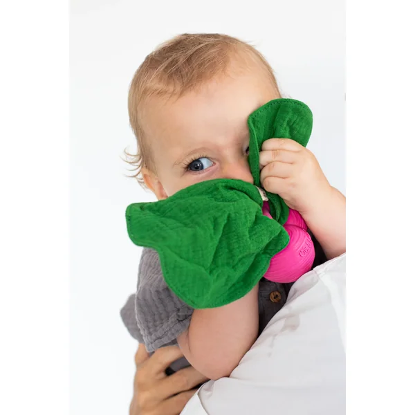 Mini doudou de dentition Ramona le radis Oli & Carol - Soins Bébé Naturels & Produits Maman Après Naissance
