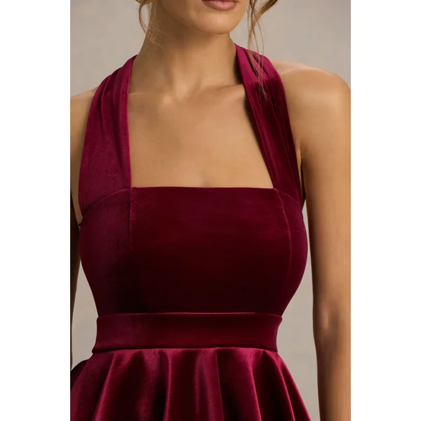 Mirage | Mini-robe en velours bordeaux à encolure halter avec jupe skater