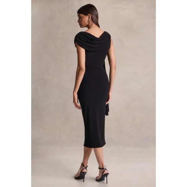 Mirelda | Robe mi-longue noire à encolure asymétrique avec détail doré