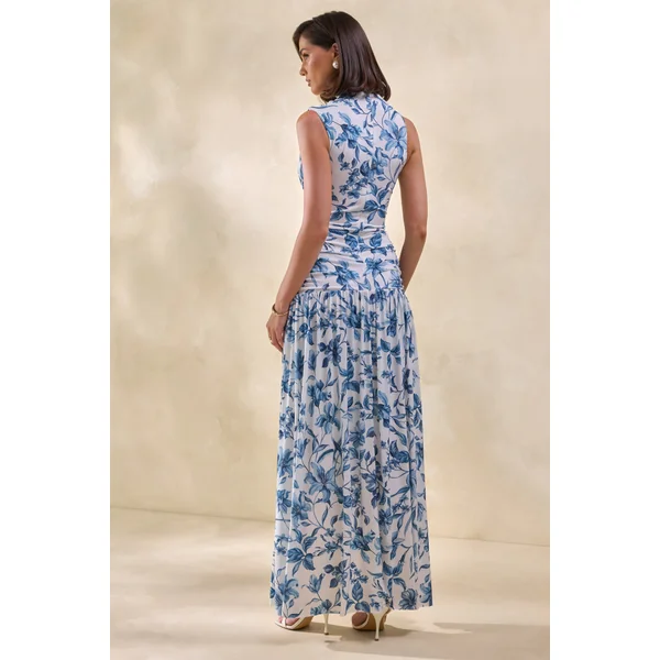 Myssara | Robe longue bleue à imprimé porcelaine, col montant et détails froncés