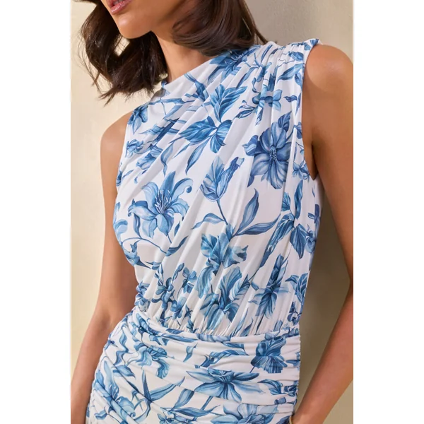 Myssara | Robe longue bleue à imprimé porcelaine, col montant et détails froncés
