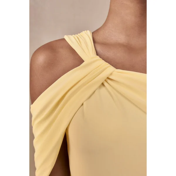 Nala | Robe longue à encolure asymétrique citron avec détails froncés