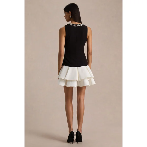 Nalani | Mini-robe noire et blanche à col rond ornée et ourlet volanté