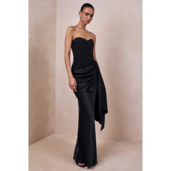 Nalira | Robe longue bandeau en satin noir avec jupe drapée
