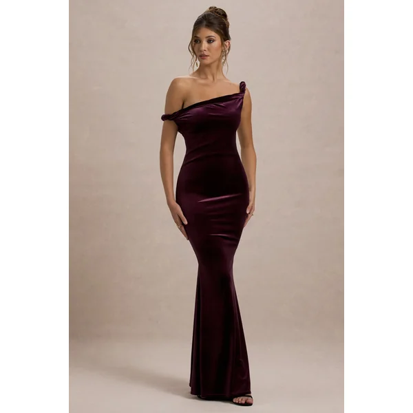 Neeka | Robe Longue Asymétrique en Velours Bordeaux Torsadée